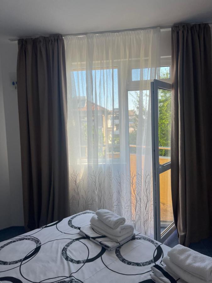 Satmar Hotel Lozenets Eksteriør billede